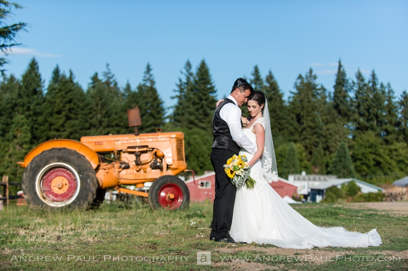 Lee Farms Tualatin Wedding | Oregon Farm Wedding Photographer